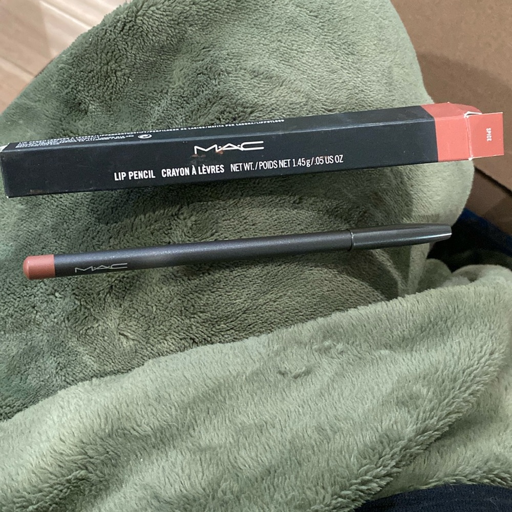 MAC Cosmetics Lipliner in shade: SPICE. Brand New